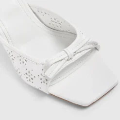 Hot Capri Kitten-Heels - Schuhe