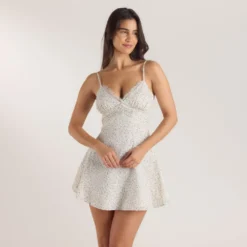 New Minikleid mit Falten und Spitze - Kleider Und Röcke