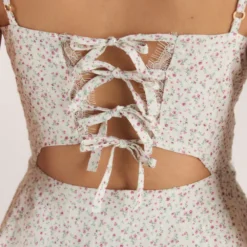 New Minikleid mit Falten und Spitze - Kleider Und Röcke