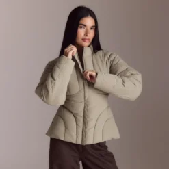 Hot Taillierte Daunenjacke - Jacken