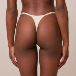 Hot Your Everyday String - Strings