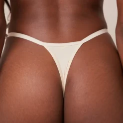Hot Your Everyday String - Strings